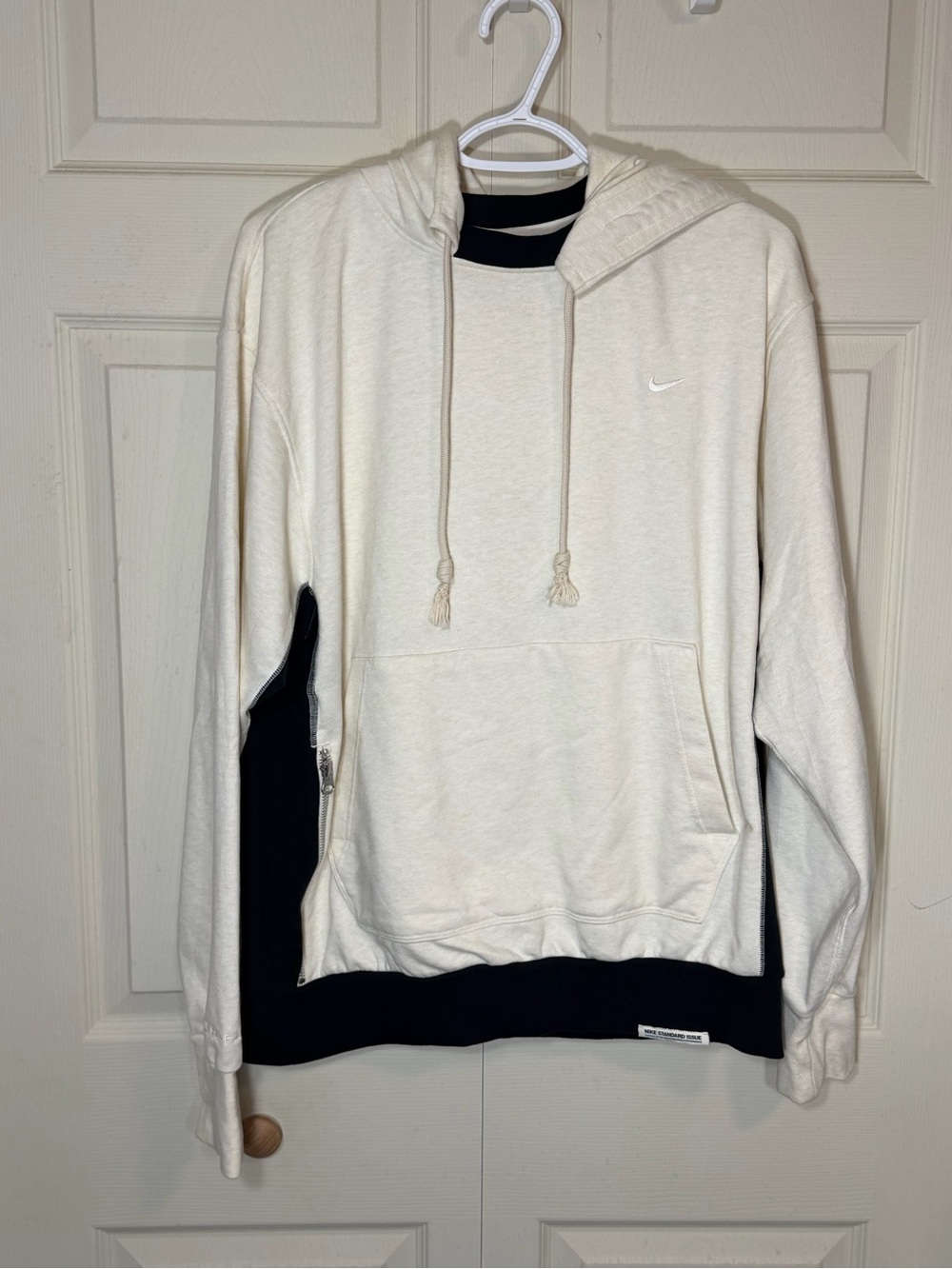 Nike men’s medium hoodie hooded sweatshirt ivory and black